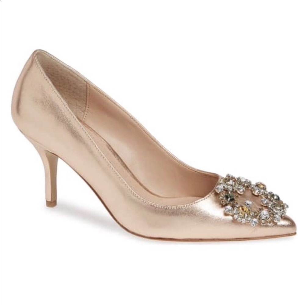 Charles David Pump with buckle NWT